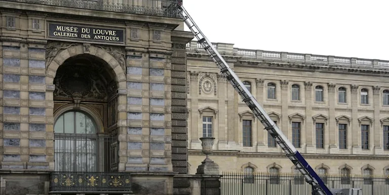 Los espías israelíes se acercan a los ladrones del Louvre en París