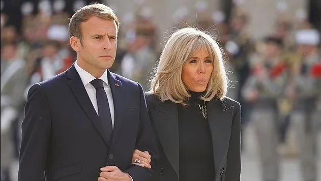 10 persone stanno processando per molestie online di Brigitte Macron perché è un uomo
