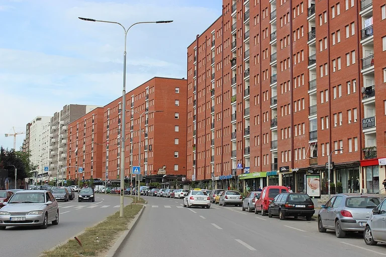 B Street'te hedefli halk aydınlanması, polis soruşturmaları