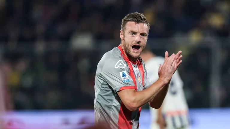 Jamie Vardy marca su primer objetivo en la Serie A