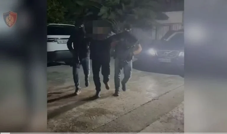 Tepelene, în vârstă de 44 de ani, arestată de Kosovo, proclamată în căutare