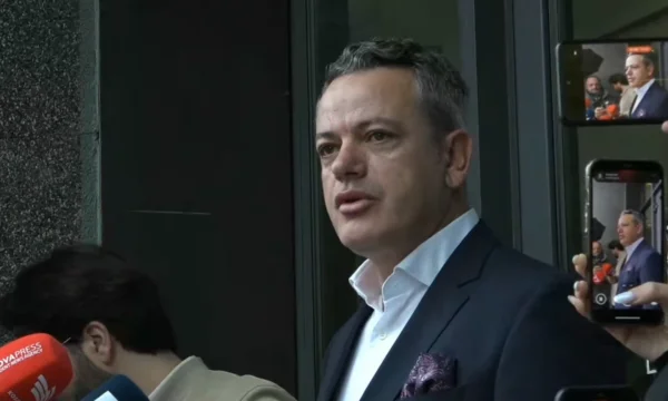 Cineva de la LDK nu prea votează astăzi guvernul.