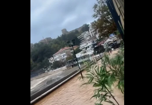 Inundații în Ulcinj, vedere la plajă mică