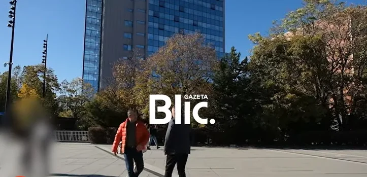 Vistas publicadas cuando el impacto físico entre el diputado Zemaj y el ciudadano comienza