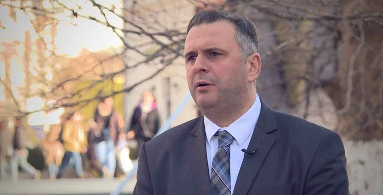 Mefi i VV-së turret ndaj QUINT-it: Luan me Kosovën, pulë me Serbinë