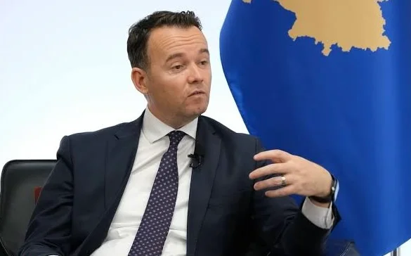 Aile ceplerinde kamu para: Faton Peci'nin kuzenleri bakanından yüz binlerce Euro alıyor