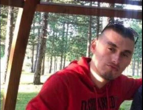 Ejército de Albania KSF en busca de Florian Tabak, helicópteros también se utilizan