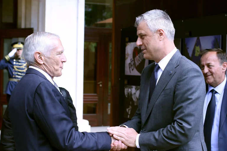 El general Wesley Clark confirmó como testigo de la defensa de Hashim Thaci