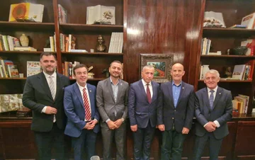 미국 Kamberi : Kosovo의 Serbs에 대한 표준 Serbia Seeks는 세르비아 알바니아에 적용해야합니다.