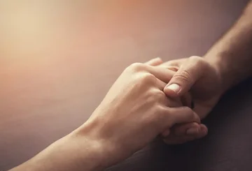 Study shows that touching a partner eases pain