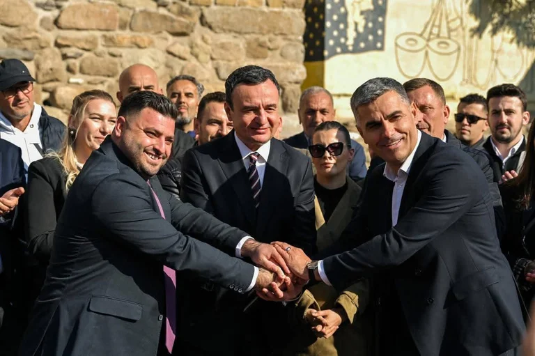 Abdixyu “quan” Xhafer Tahiri Kurti'nin varlığıyla anlaşma imzalamadan sonra