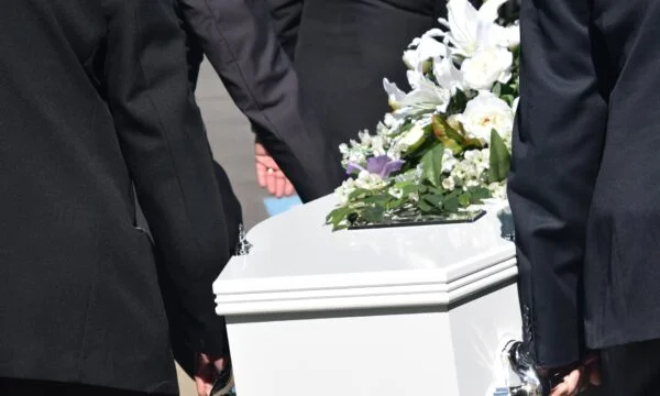 Vroče je. Prepoved prevoza trupla iz Luksemburga v Bolgarijo