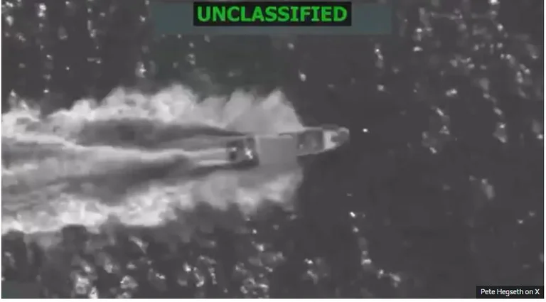 Estados Unidos golpea otro barco sospechoso de drogas en el Pacífico, tres muertos.