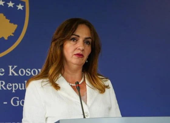 Rezultatet e PISA-s ‘për toke’ Nagavci do të shpenzojë 117 mijë euro veç për bileta të aeroplanit