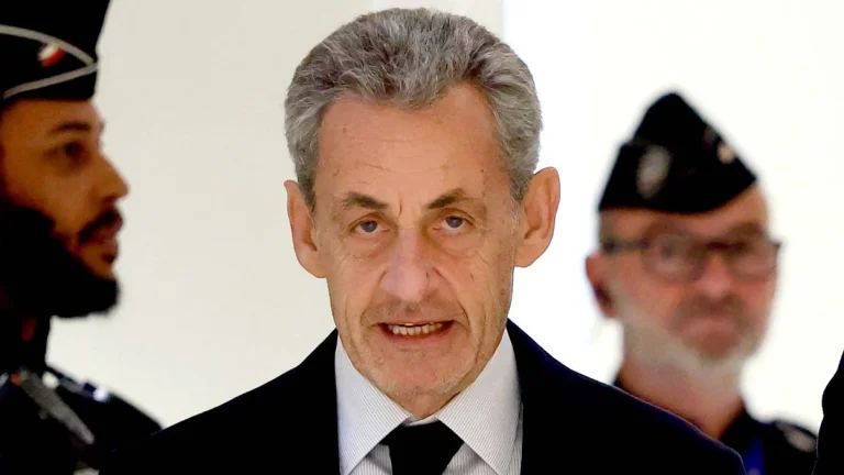 El ex presidente francés atacó amenazas de muerte en prisión