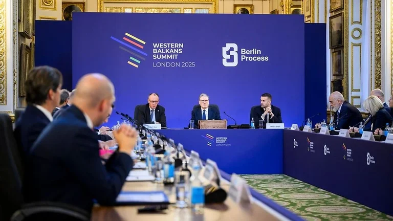 Merz, Kosovo şi Serbia: Intensifică dialogul de normalizare, au sprijinul meu