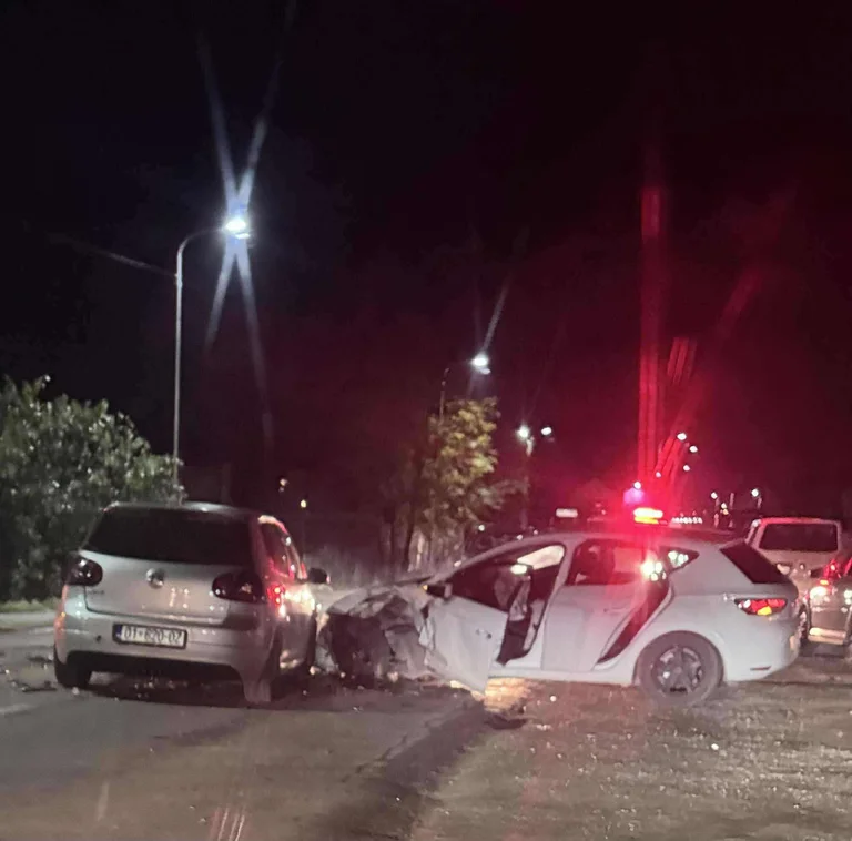 Cuatro heridos en un accidente de tres coches en Drenas