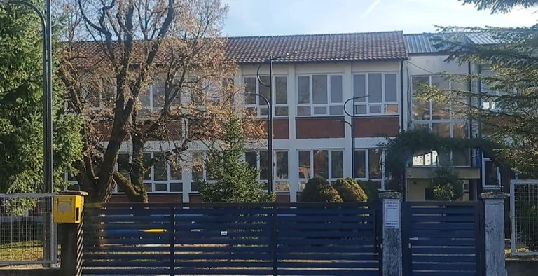 Intoxicación escolar en Vitomirica, director reacciona