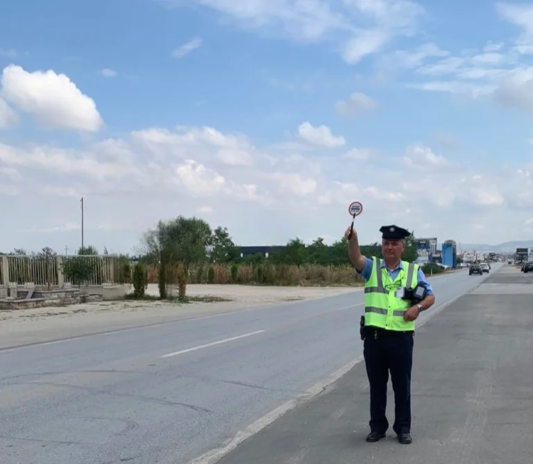 La policía dicta más de 2 mil 100 multas de tráfico en las últimas 24 horas