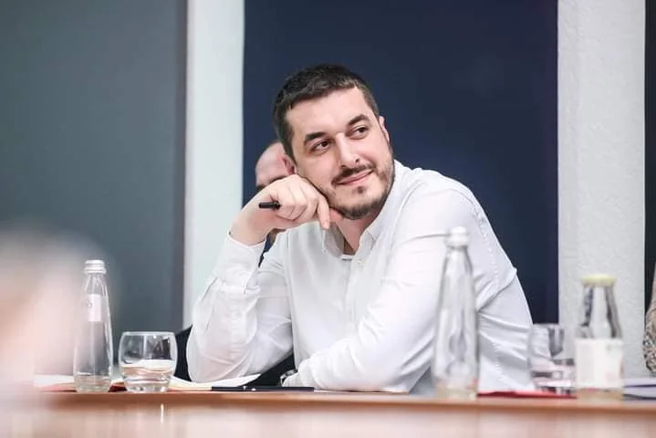 VV's Kelmendi: Cu Bekka avem doar cafea, coaliţiile sunt discutate la birou
