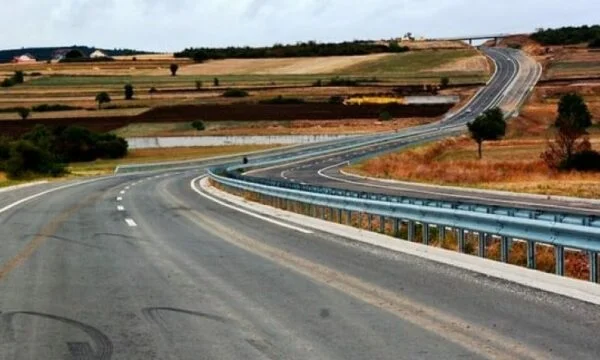 Πολυαναμενόμενα νέα για τον Ντουκάτζιν, σημαιοφόρος είσοδος στην οδό Πρίστινα - Πέντε.
