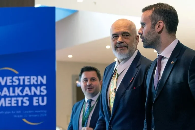 Rama bromea con Spajiqi: Montenegro mayor que Grecia
