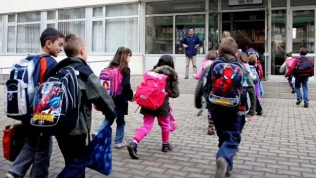 Îndoielile cu otravă ale studenţilor din Vitomirica, acuzarea lansează investigaţii