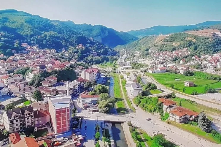 Explorează la fabrica Kacanik de bombe cu oxigen, o persoană este rănită.