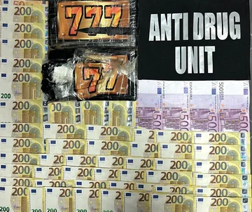 Več kot 2 kg kokaina v Prištini, pregon zahteva pripor dveh osumljencev