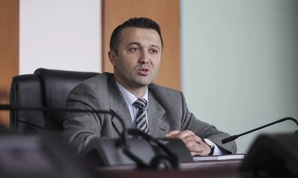 Skandali me tiketat ngjitëse: Vjen reagimi i ashpër nga Veton Berisha