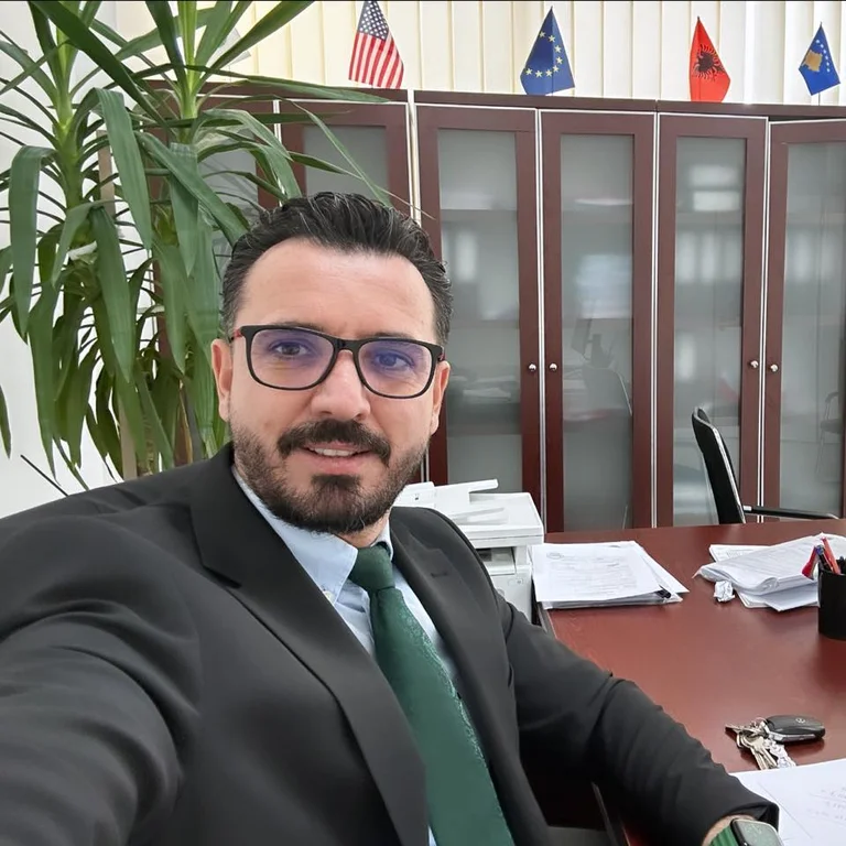 Aquest és l'oficial principal a ser arrestat per terns amb concursos que valen 8.8 mln euros.