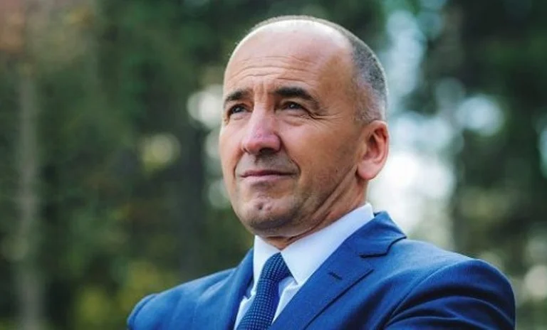 Gazmend Muhaxheri dorëzon mandatin e deputetit: Do të mbes në komunë