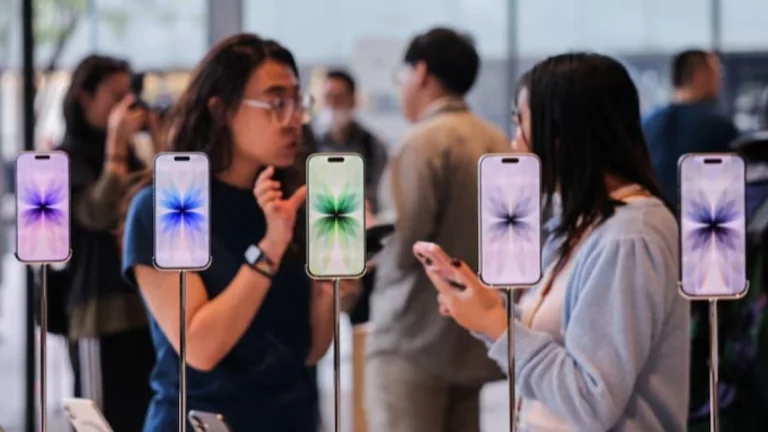 Apple, iPhone 17 için güçlü talep nedeniyle 4 trilyon dolarlık değerlendirmeye yaklaştı.