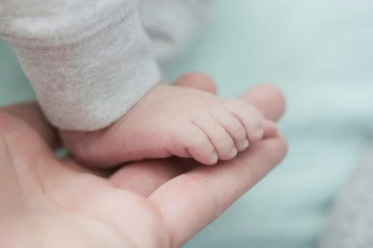 Mädchen, niemand erzählt sie aber das ideale Alter für Kinder ist nicht 25