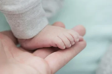 Girls, no one tells them but the ideal age for having children is not 25