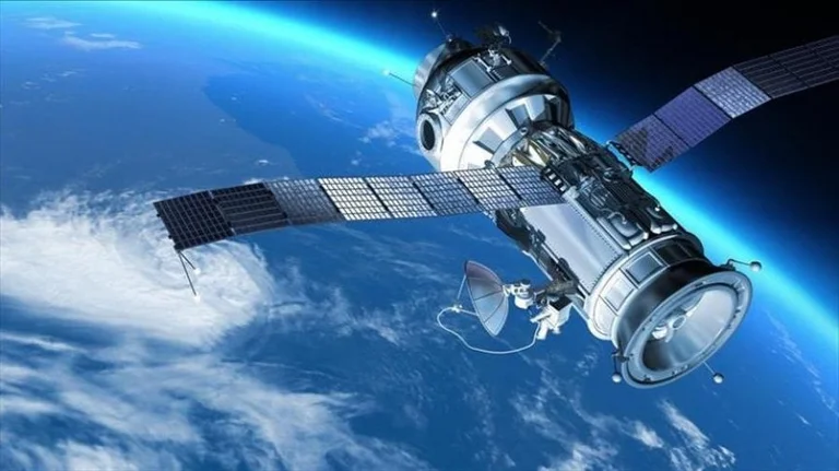 SpaceX lanza 10 grandes satélites