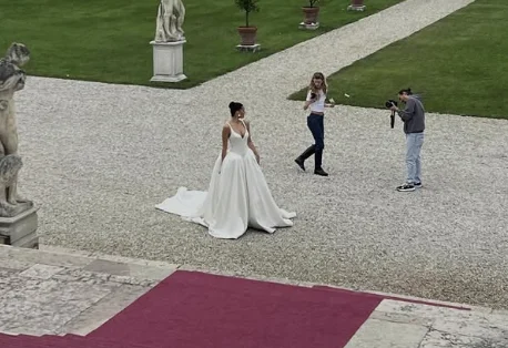 有名なKosovoモデル結婚、プリントVelo写真