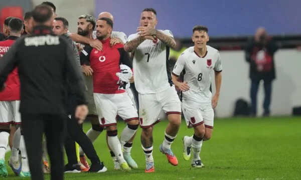 Serbiens “Trainer roste mig for målet i Leskovc”, Rey Manaj af “