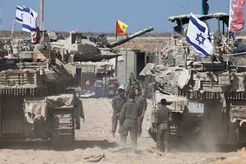 Izrael nadaljuje premirje in Gaza pomaga po napadih, zaradi katerih je umrlo 26 ljudi.