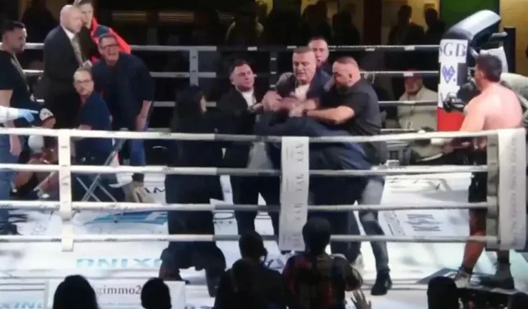 Albon Pervizaj er besejret med klassisk knockout Mechi sluttede med masse sammenstød