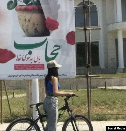 Immer mehr Frauen verzichten auf die Pflichthyjab des Iran