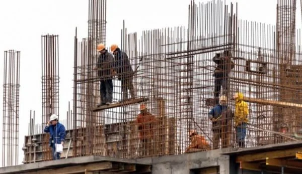 Er wurde in QKUK behandelt, er starb an einem Arbeiter, der vor einigen Tagen am Arbeitsplatz niederging.
