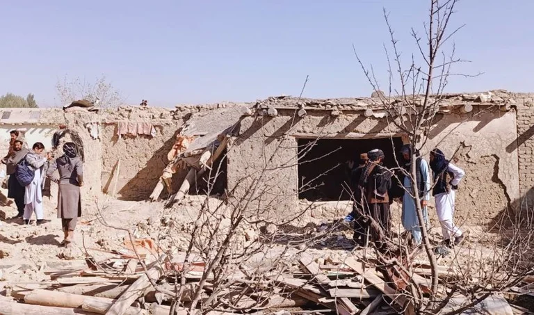 Afghanistan, Pakistan si impegna ad osservare il cessate il fuoco dopo i combattimenti mortali