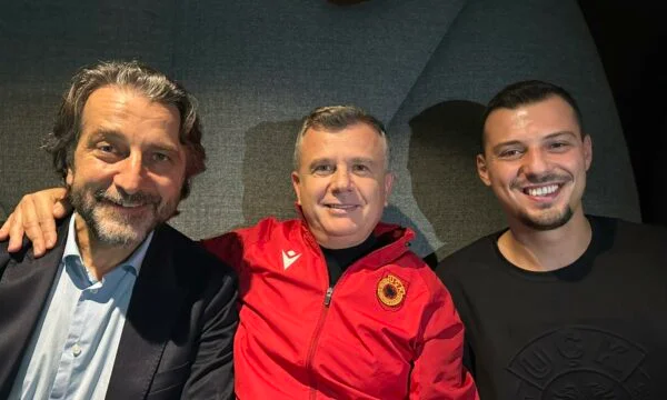 Balla comença el dia amb les protestes a Tirana: suport de KLA comandants
