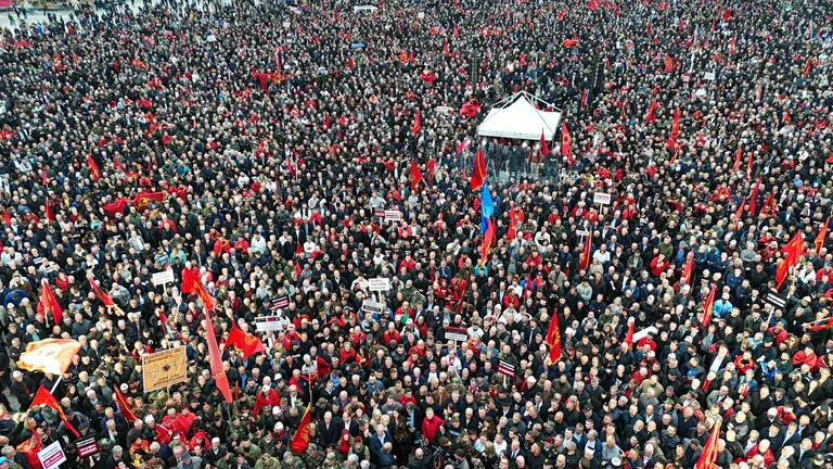 Phoo Internacional de mitjans de comunicació KLA protesta a Tirana
