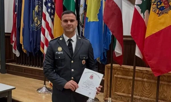 Ofiţer Kreshnik Dreshey a absolvit US