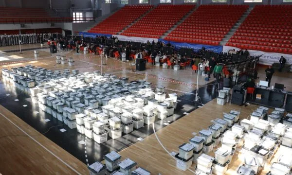 CEC lancerer stemmeoptælling fra uden for Kosovo