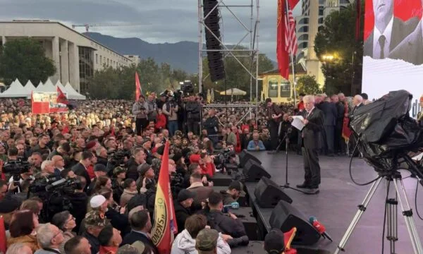 Ahmetite: Hi ha alguns de nosaltres que sentim divisions alsbanesos, inconscientment servint a Moscou Belgrad.