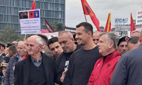 El fill d'him Thaci gràcies a tots els albanesos, Edi Rama