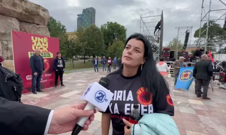 Vasfije Krasniqi leder til Tirana: Jeg kommer for at protestere mod verdensmarkedet, at Serbien er det, der skal fordømmes